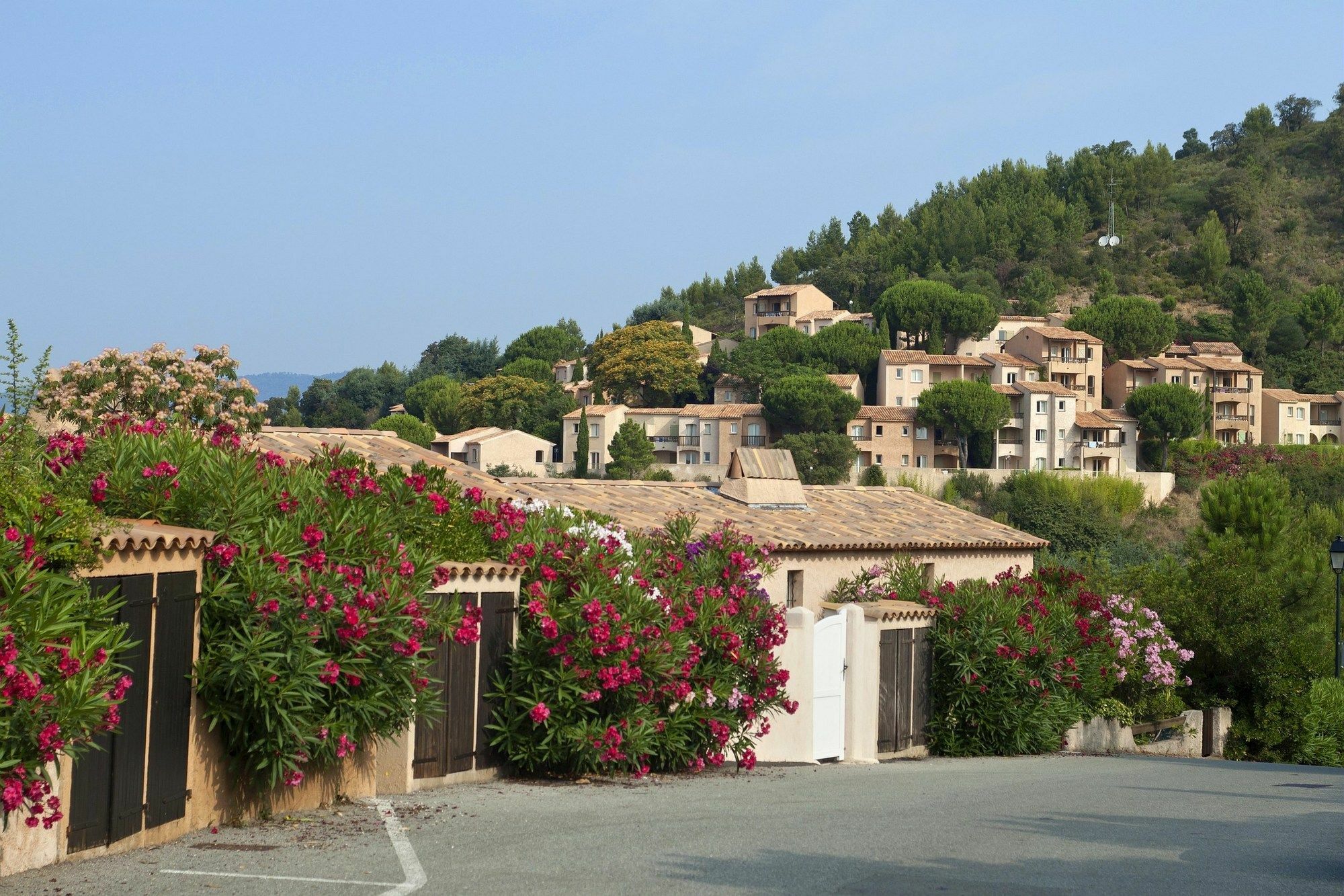 Residence Pierre & Vacances Les Terrasses Des Issambres レ・ズィサンブル エクステリア 写真